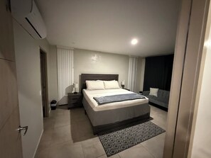 3 habitaciones, escritorio, tabla de planchar con plancha y wifi gratis 