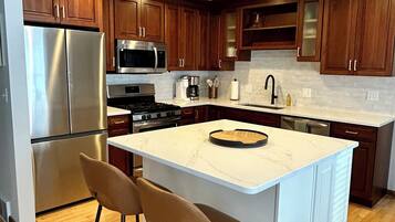 Micro-ondes, four, plaque de cuisson, lave-vaisselle