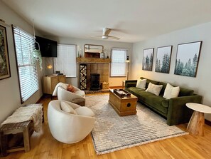 TV, fireplace