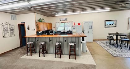 2,000 sqft Game Retreat 🏓 on 9 Acres 🏡 Near OSU 🏈 & minutes from Lake 🛶