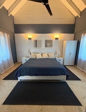 4 bedrooms, in-room safe, iron/ironing board, free WiFi - Spacious and bright centrally located villa perfect for groups or families. (Punta Cana)