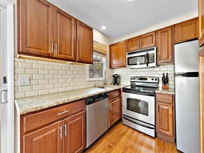 電子レンジ、オーブン、食器洗い機、トースター