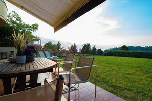 Outdoor dining - Elani Hill Summer Villa by Luxlikehome (Elani Halkidiki)