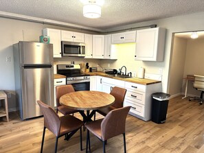 Private kitchen - Lake View Apartment (Sarasota)