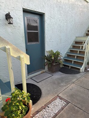 Exterior detail - Lake View Apartment (Sarasota)