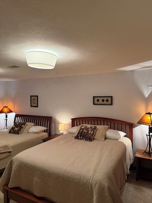 7 bedrooms, desk, iron/ironing board, WiFi - LAKEFRONT HOME - TABLE ROCK LAKE (Omaha)