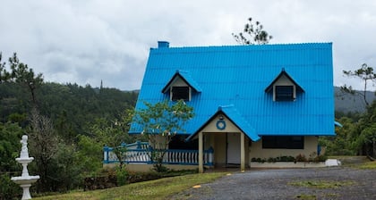 Tranquil cabin with WiFi in Los Altos de Cerro Azul