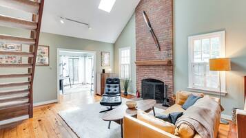 TV connectée, cheminée, chaîne hi-fi, espaces bureaux