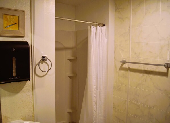 Bathroom - Room-cozy Nest Near UND Campus (Grand Forks)