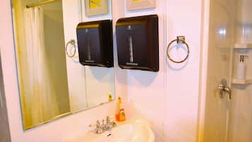 Kamar, 2 kamar tidur, akses difabel | Kamar mandi