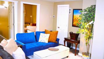 Room, 2 Bedrooms, Accessible | Living room