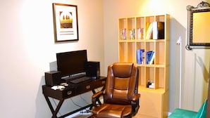 Living room - Room-cozy Nest Near UND Campus (Grand Forks)