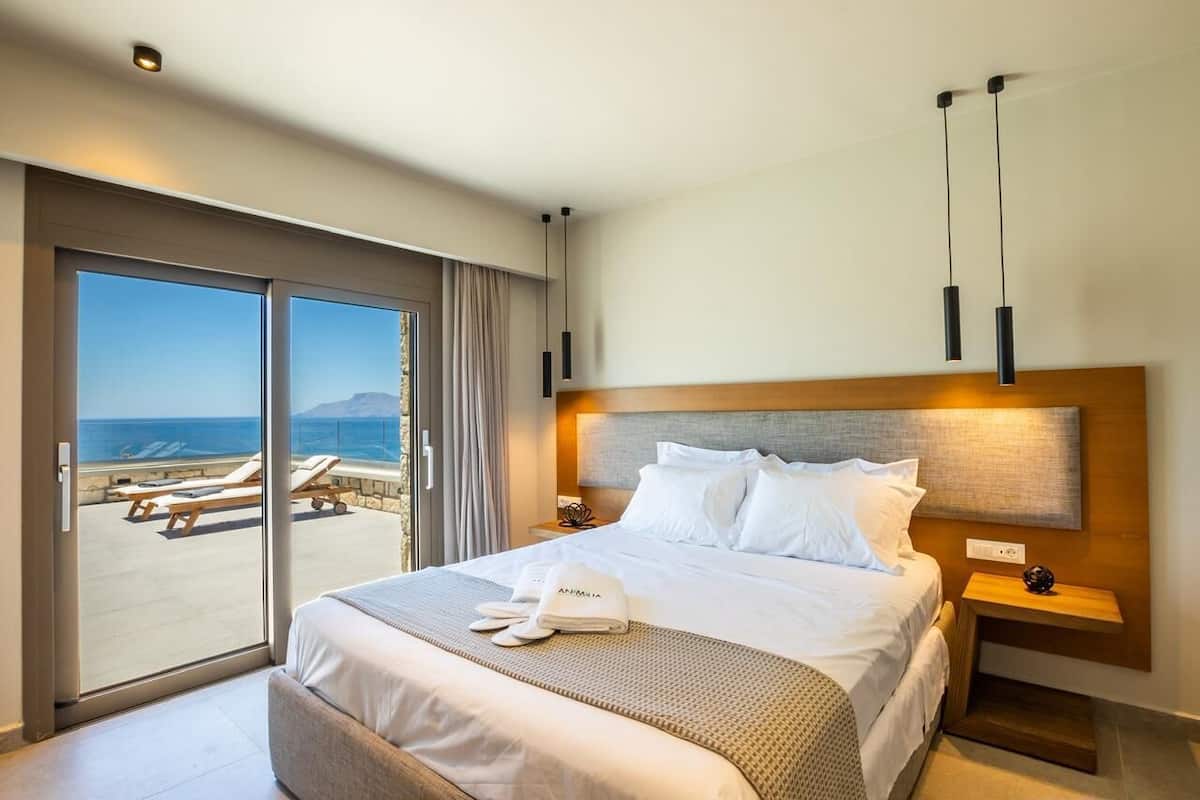 2 bedrooms, desk, laptop workspace, blackout drapes