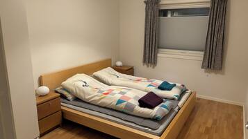 2 soverom, strykejern/-brett, wi-fi og sengetøy