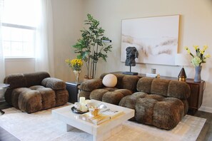 Smart-TV, Bücher, Computerbildschirme