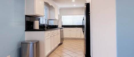 ميكروويف، فرن، موقد طهي مسطح، غسالة أطباق