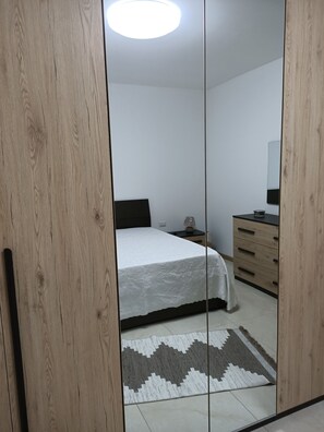 2 chambres, fer et planche à repasser, Wi-Fi, draps fournis