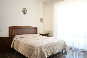 2 bedrooms, bed sheets