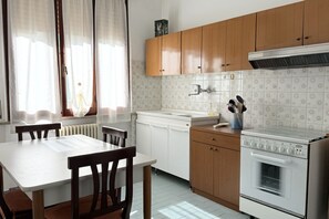 Fridge, oven - SE133 - Senigallia, comfortable three-room apartment a few minutes from the beac (Senigallia)