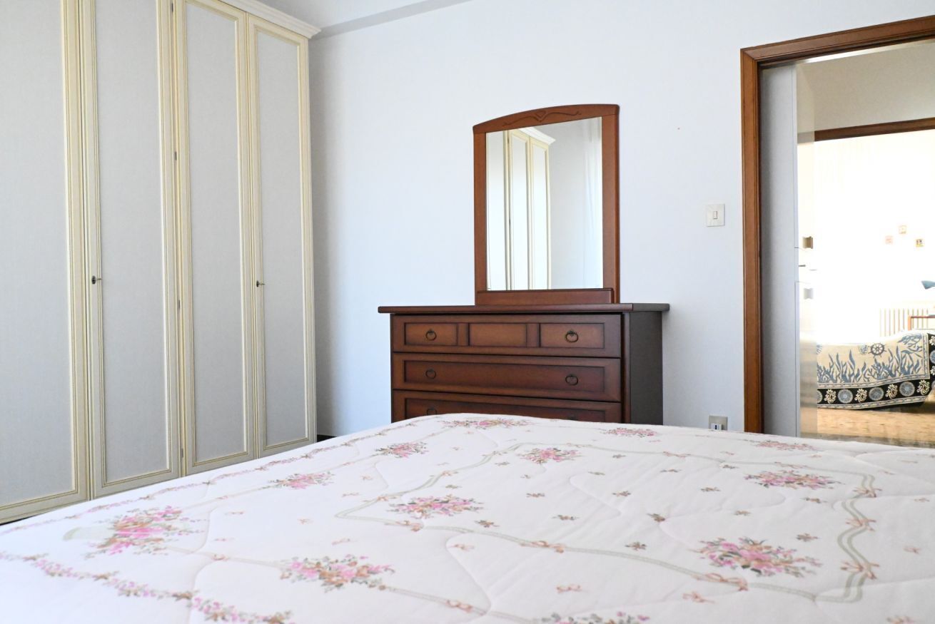 2 間睡房、床單