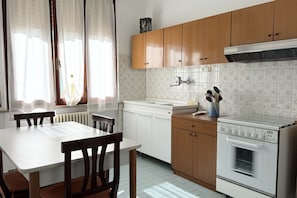 Fridge, oven