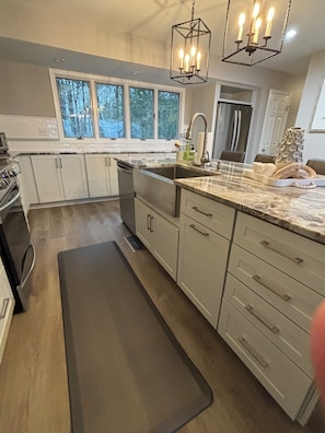 Mikrowelle, Ofen, Herdplatte, Geschirrspüler