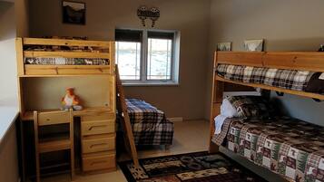 4 bedrooms, WiFi, bed sheets