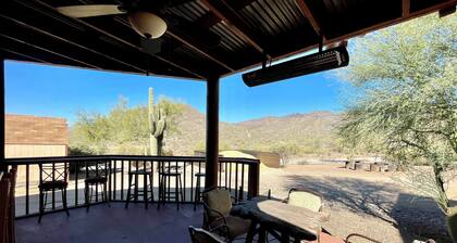 Charming Bunkhouse Studio on a quiet western Ranch in a Cave Creek neighborhood.