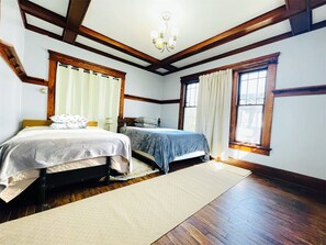 4 bedrooms, iron/ironing board, WiFi, bed sheets - Spacious 4-bedroom house with AC, WiFi in  Mansfield (Mansfield)