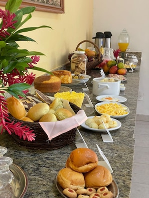 Free daily buffet breakfast - Pousada Recanto do Norte (Ilheus)