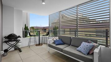 Apartamento, 2 habitaciones | Balcón