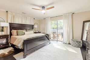 4 bedrooms, iron/ironing board, WiFi, bed sheets