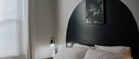 2 Schlafzimmer, Reisekinderbett, WLAN, BettwÀsche