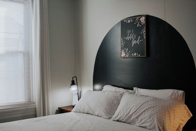 Charming 2-bedroom apartment with AC, WiFi in lovely Mifflinburg