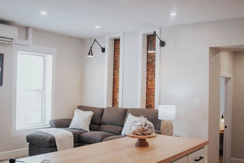 Charming 2-bedroom apartment with AC, WiFi in lovely Mifflinburg