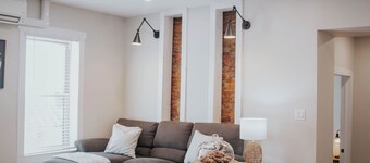 Charming 2-bedroom apartment with AC, WiFi in lovely Mifflinburg