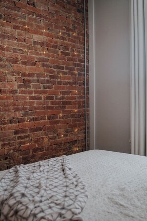 2 多间卧室、旅行婴儿床、WiFi、床单