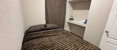 2 dormitorios, tabla de planchar con plancha, wifi y ropa de cama