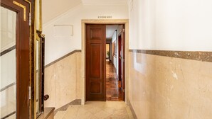 Unclassified image, 3 of 40, button - Large Family Home in Central Porto (Porto)