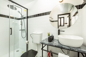 Apartment | Bathroom - Large Family Home in Central Porto (Porto)