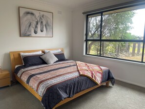4 bedrooms, iron/ironing board, free WiFi, bed sheets