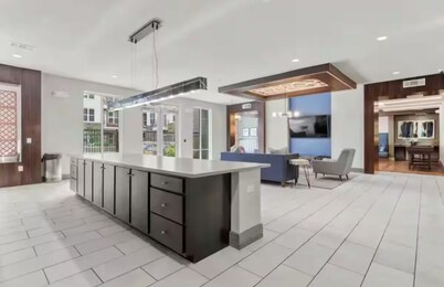 Cozy & Stylish 1BR Private balcony, Pool & Gym