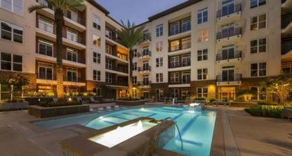 Cozy & Stylish 1BR Private balcony, Pool & Gym