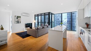 Interior - 3Bed inner CBD | Next to Skybus w/Pool &Gym (Melbourne)