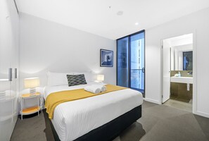 3 makuuhuonetta, silitysrauta/-lauta, Wi-Fi, vuodevaatteet