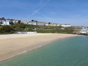 Beach nearby - Pink Sands, Carrack Widden -  an apartment that sleeps 2 guests  in 1 bedroom (St Ives)