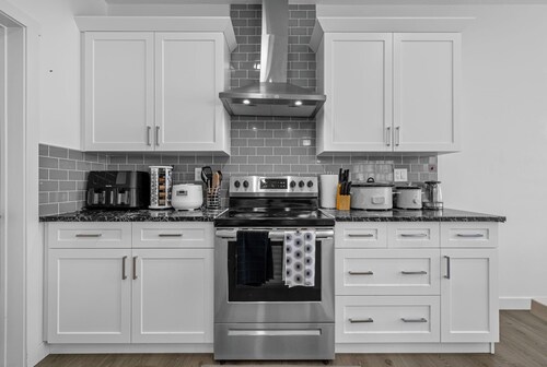 Spacious Family Retreat Near WEM |Gym•Ravine•Trails•Netflix•Pet & Child-Friendly