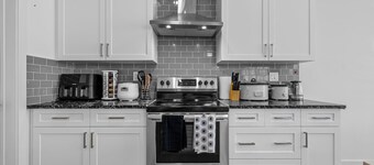 Spacious Family Retreat Near WEM |Gym•Ravine•Trails•Netflix•Pet & Child-Friendly