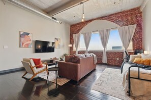 Smart TV, computer monitors