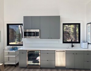 Fridge, microwave, stovetop, dishwasher